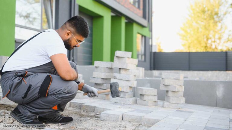Terrasse anlegen: Materialwahl, Unterbau und Pflege